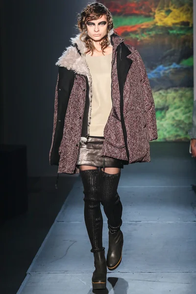 Look 15
